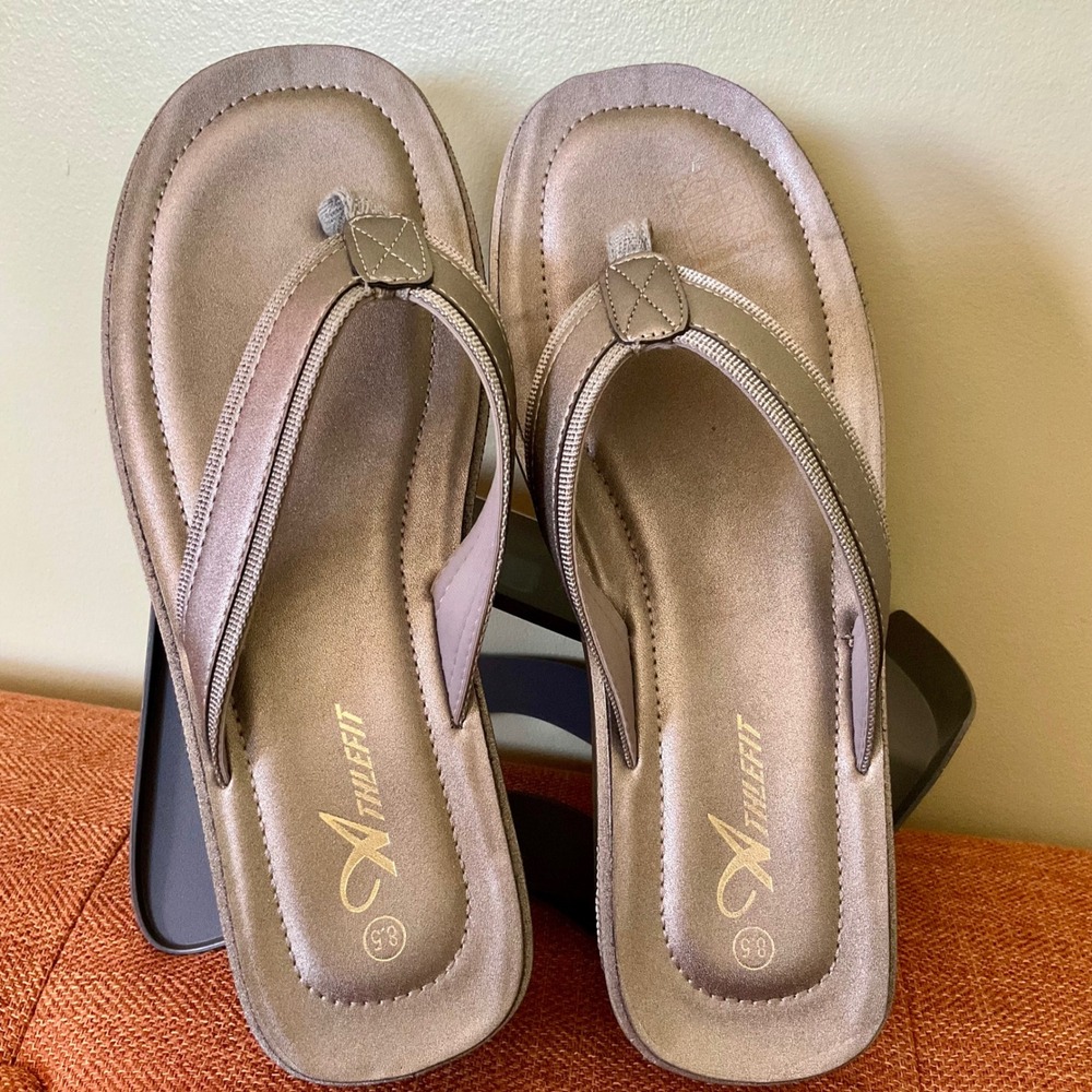 Athlefit Platform Flip Flop Sandals Metallic Pewter Wedge Size 8.5 NWOT Chunky